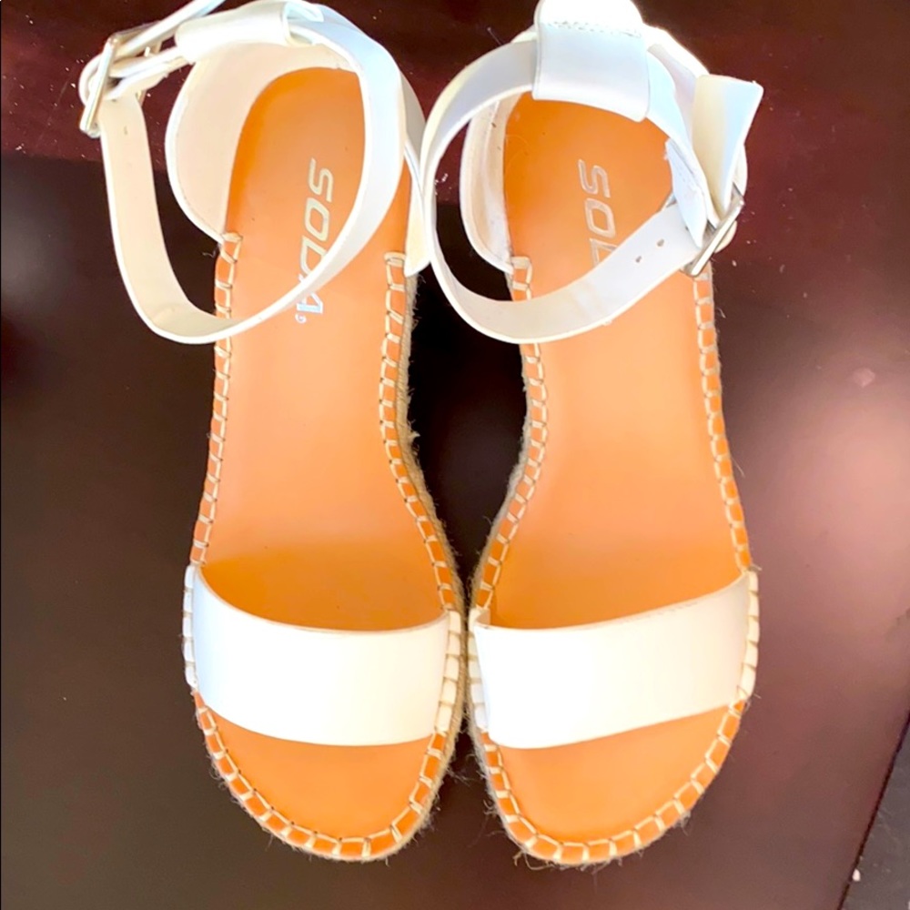 ***NEW***White strappy wedges